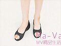 Crocs en negro (detalle frontal)