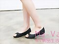Crocs en negro (detalle lateral)