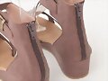 Sandalias planas doble X, en marr&oacute;n (det. tal&oacute;n cu