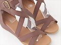 Sandalias planas tal&oacute;n cubierto doble X, en marr&oacute;n