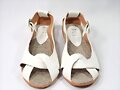 Sandalias planas entrelazadas, en blanco (frontal)