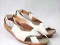 Sandalias planas entrelazadas, en blanco (lateral)
