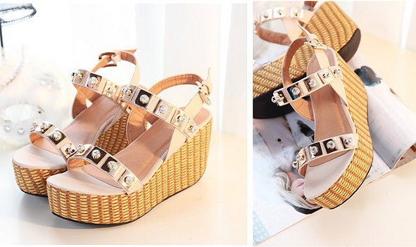 Sandalias de cuña plataforma,c/pedrería, en blanco