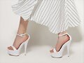 Sandalias tac&oacute;n plataforma, en blanco (lateral)