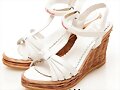Sandalias cu&ntilde;a, en blanco (detalle)
