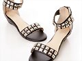Sandalias planas pedrer&iacute;a, en negro (detalle)