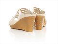 Sandalias cu&ntilde;a en X, en beige (posterior)