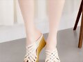 Sandalias cu&ntilde;a en X, en beige