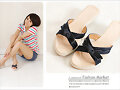 Sandalias negras en X con lacito, en shorts