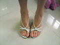 Sandalias blancas de cu&ntilde;a, frontal