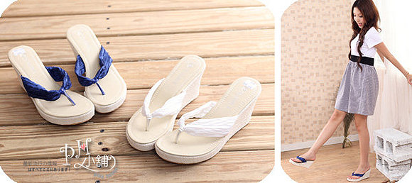 Sandalias de cuña azul y blanco