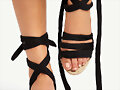 Sandalias planas tiras tela en negro