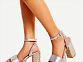 Sandalias tac&oacute;n setenteras en plateado