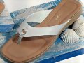 Sandalias de dedo, en blanco