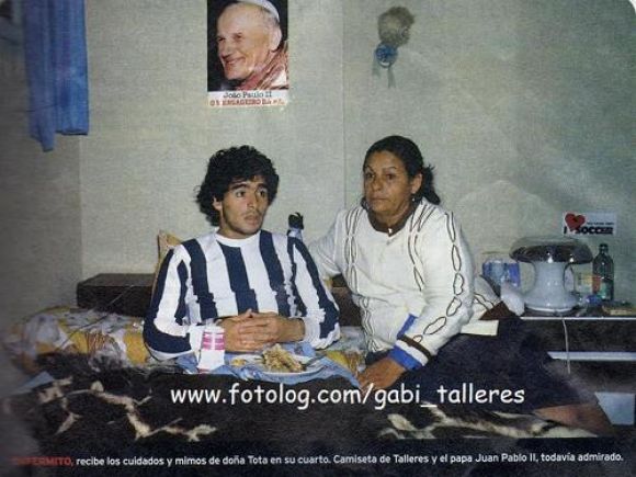 El mas grande con la camiseta del mas grande