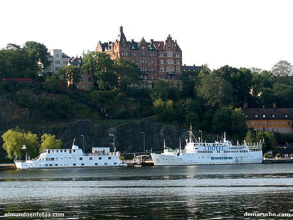 Barcos hotel en Estocolmo. Suecia
