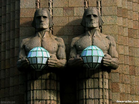Helsinki. Columnas en la estación central