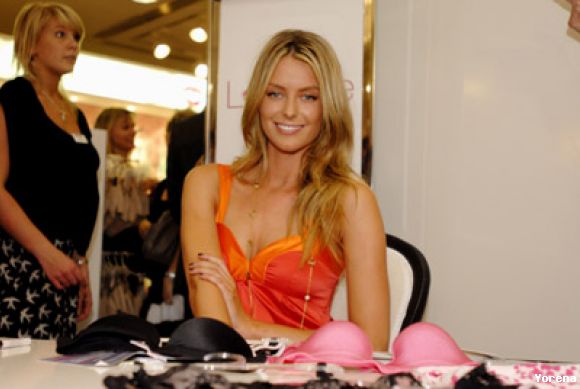 Jennifer Hawkins,Miss Universo 2004