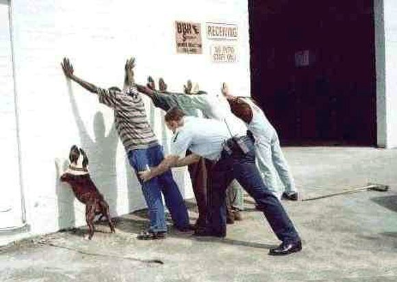 Manos a la pared