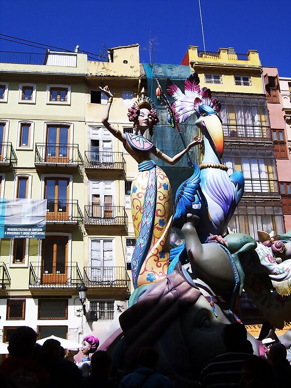 Fallas: Valencia ruge
