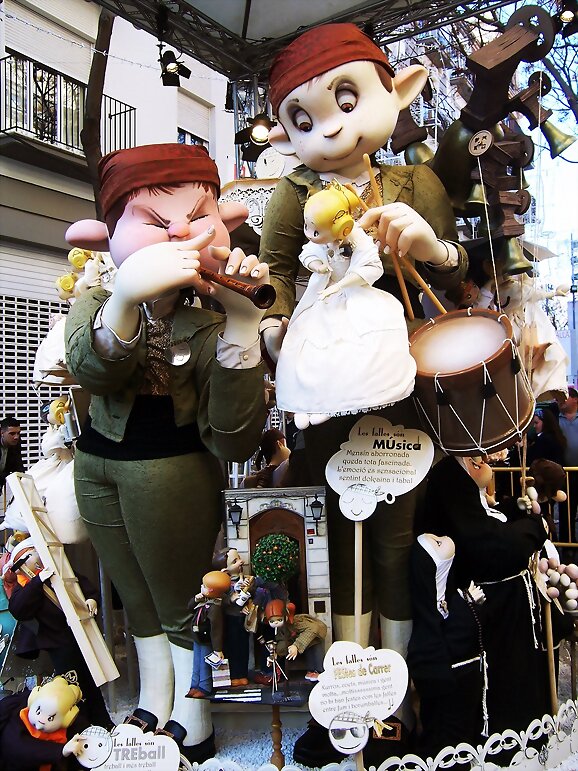 Fallas: Valencia ruge