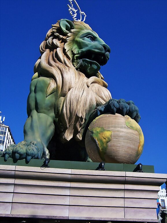 Fallas: Valencia ruge