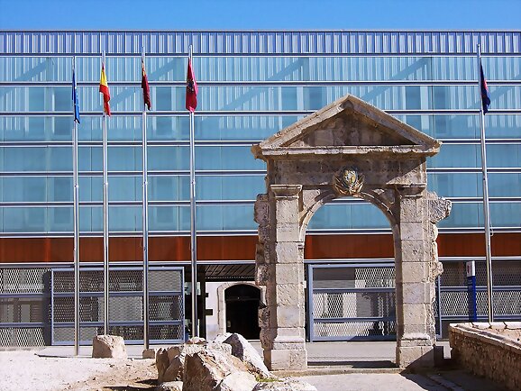 Puerta de Antigones