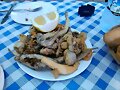 Fritura de pescado en el puerto