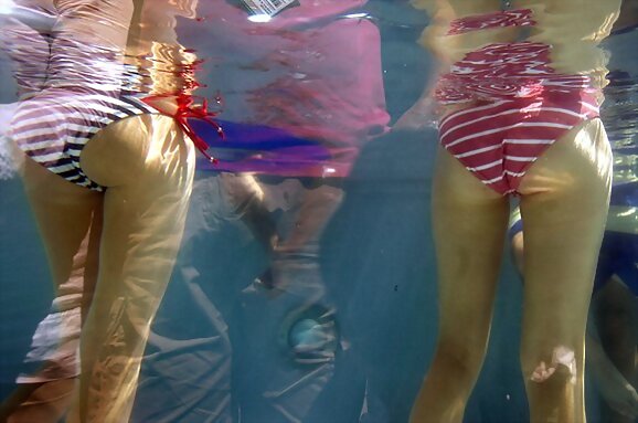 A la moda en la piscina