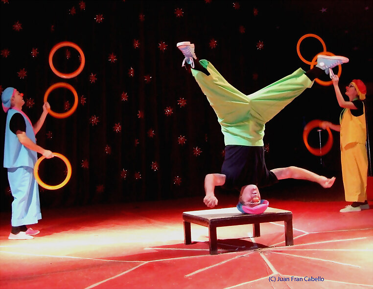 Charivari a cargo de la compañía de circo Donalson