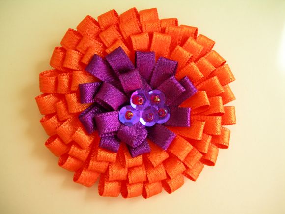 Broche escarapela otoño
