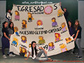 Bandera de egresados y los chicos de San Martin