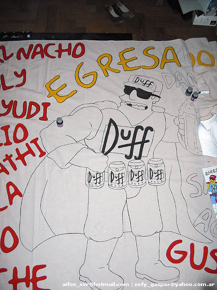 Bandera de egresados Duffman el Hombre Duff paso 2