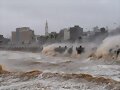 Montevideo  aguanta la sudestada ...