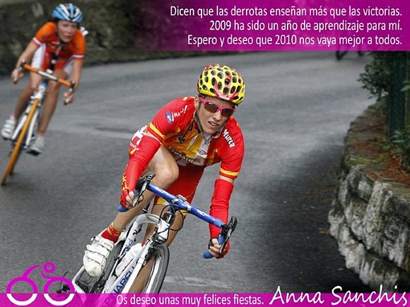 Una chica ciclista   nos desea buen año