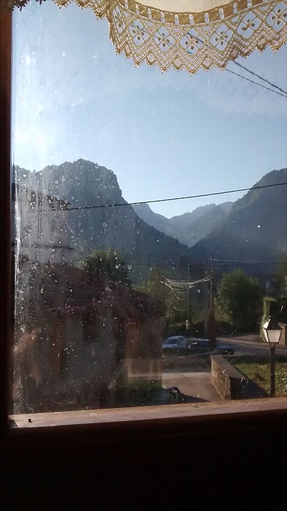 Desde la ventana. Desayunando en Arenas
