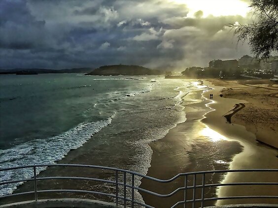 Así amanece hoy viernes en Santander. Buen dia!!!!