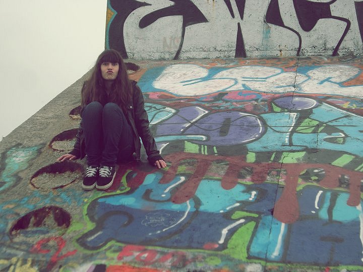La vida sigue y de nada me sirve recordar.