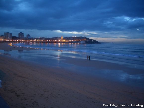 Gijón de noche.