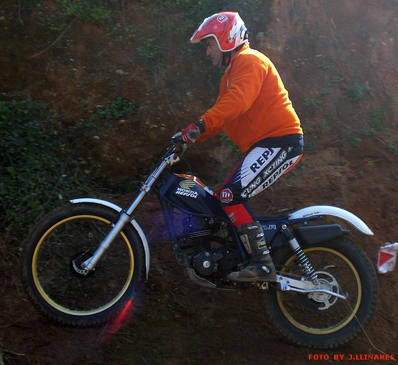 NESTOR  Y SU HONDA REPSOL