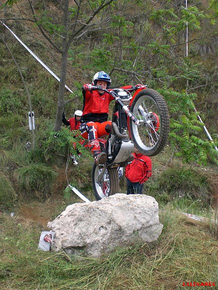 HECTOR ESCORIHUELA   LA MISMA PIEDRA  5 PILOTOS