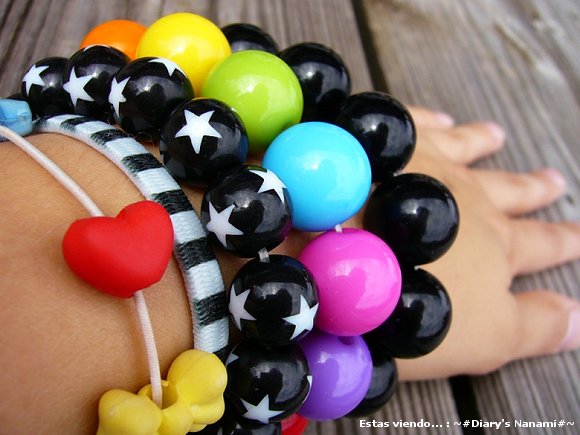 Recuerdo de mis pulseritas ;_____;