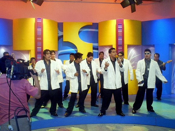 grupo original en hola peru