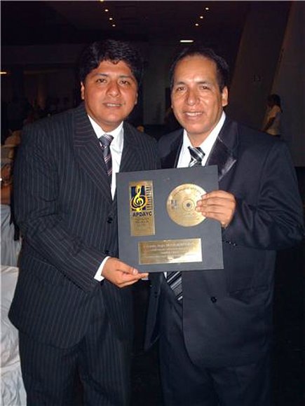 victor guzman con elmer yaipen en maria angola