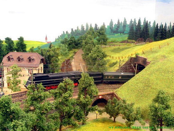 Estación de trenes en miniaturas muy realistas