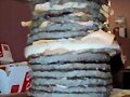 LA HAMBURGUESA MAS GRANDE DEL MUNDO