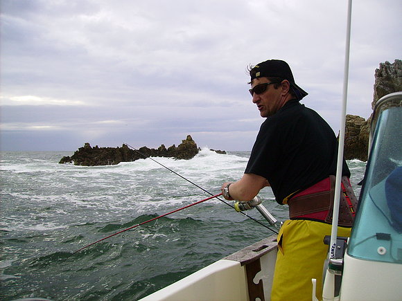 aqui mi amigo anjel en accion de pesca