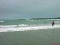 caceando en la playa de salinas