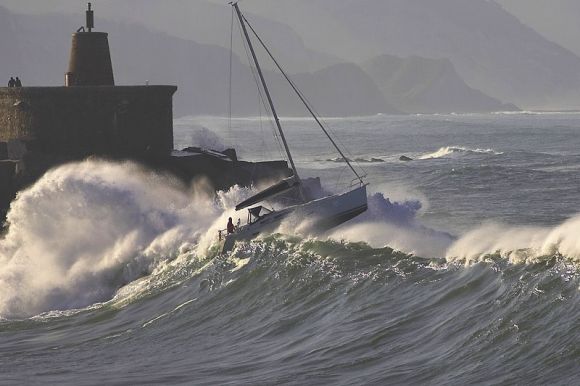 velero en apuros