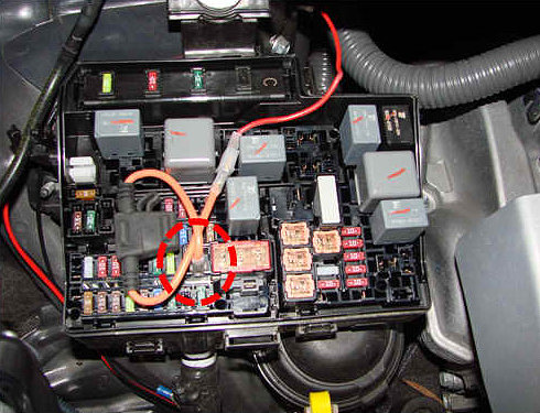 Yaris HSD 12V Plug